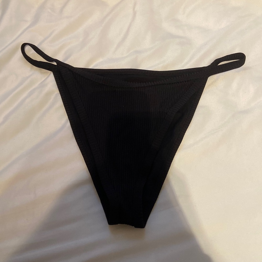 BIKINI BOTTOMS NEVER BEEN WORN